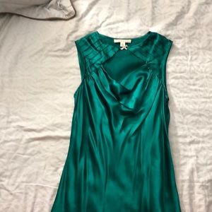 Emerald green 💯 silk top, rhinestone closer